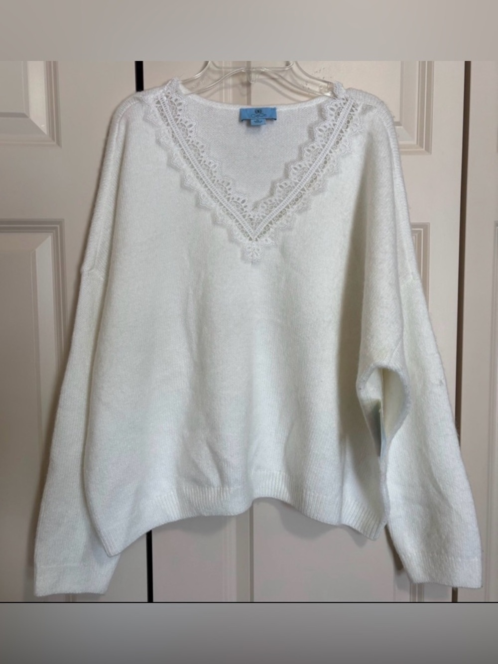 NWT CeCe White V-Neck Sweater with Lace Detail